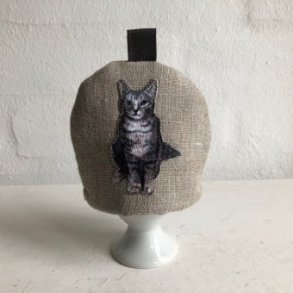 gge varmer i hr med motiv af gr kat.