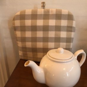 Tehtte i ternet stof i beige og offwhite