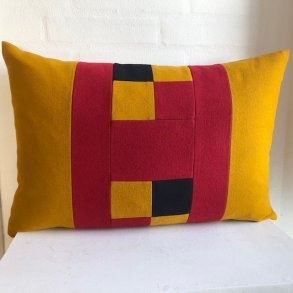 Sofapude / pude / designpude i uld med H og tern.