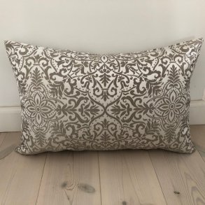 Pude / Sofapude / Designpude i flot v�vet brokadestof.