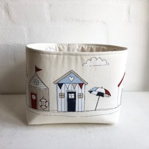 Brdkurv / kurv  i lyst bomuldsstof med motiver af badehuse.