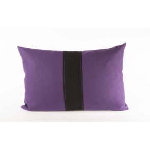 Designpude i l�kker uld lilla med sort stribe