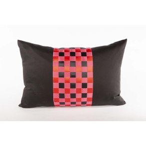 Designpude med flettede satinb�nd