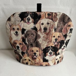 Luna teh�tten i gobelin med motiver af mange forskellige hunde.