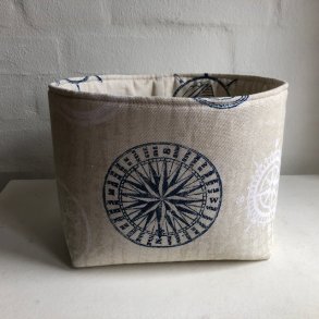 Br�dkurv / Opbevaringskurv i beige stof med maritime motiver.