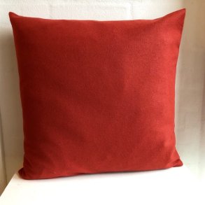 Designpude i ensfarvet lys rustfarvet / m�rk orange uld.