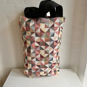 Shopping bag , net , mulepose i gobelin med motiver af firkanter med trekanter indeni. 
