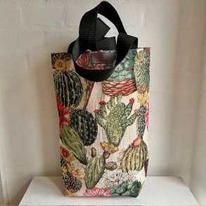 Shopping bag , mulepose , indk�bsnet i en lys beige gobelin med motiver af kaktusser.
