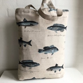 Shoppingbag / taske / net med fisk.