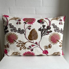 Pude , sofapude, designpude med hvid bund og farvestr�lende blomster.