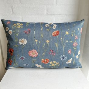 Pude , sofapude , designpude i gobelin med bl� bund og motiver af blomster.