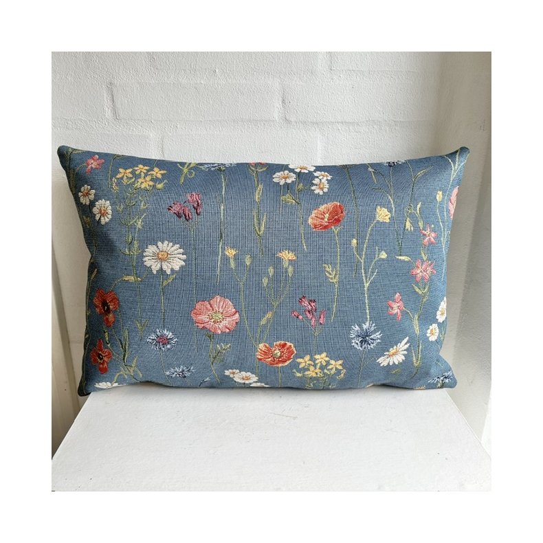 Pude , sofapude , designpude i gobelin med bl� bund og motiver af blomster.