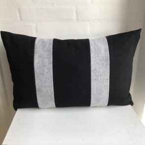 Pude , sofapude, designpude i sort uld med to gr� striber.