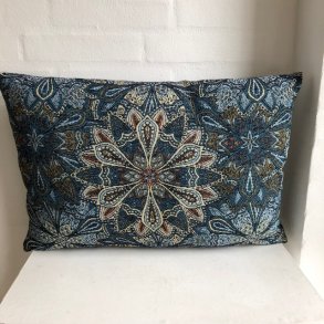 Pude , sofapude , pyntepude , designpude i gobelin med m�nster i mange farver.