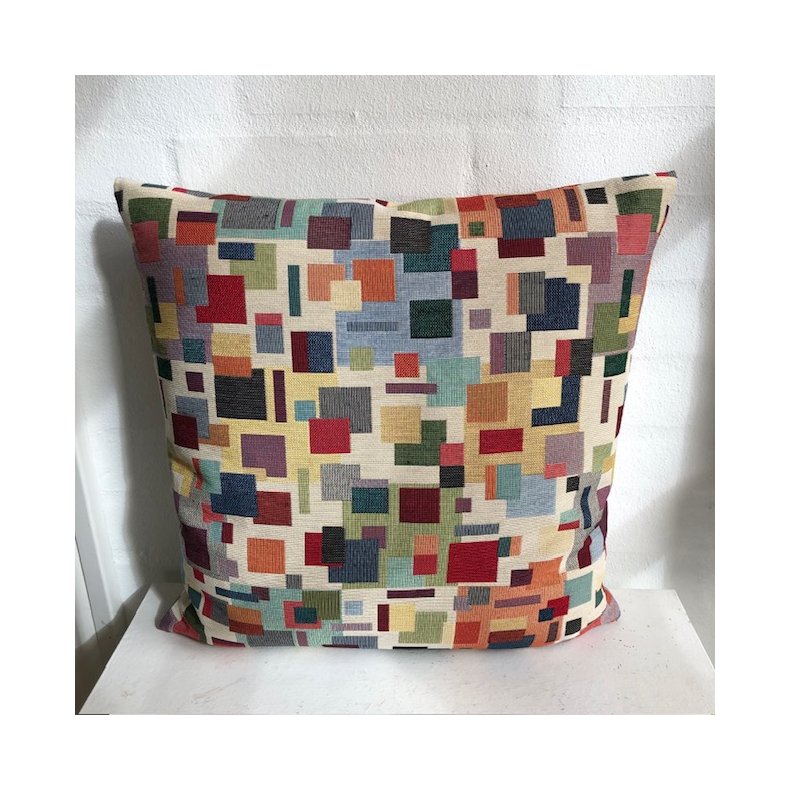 Pude , sofapude , designpude i gobelin med motiver af firkanter i mange farver p en lys bund. 45x45