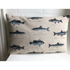 Pude/ sofapude /designpude i lyst/beige stof med forskellige fisk.