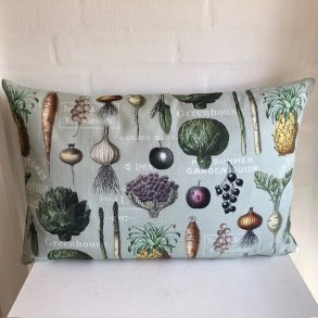 Pude/ sofapude /designpude i bomuld med motiver af gr�ntsager..
