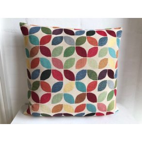Pude/ sofapude /designpude i gobelin i retro motiv i mange farver p� en lys bund..
