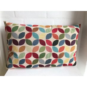 Pude/ sofapude /designpude i gobelin i retro motiv i mange farver p� en lys bund..