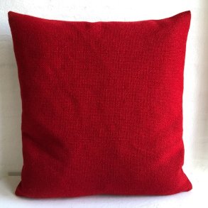 Pude/ sofapude i r�dt Kvadrat stof 