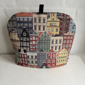 Teh�tte , tevarmer i gobelin med motiver af forskellige farvestr�lende byhuse.
