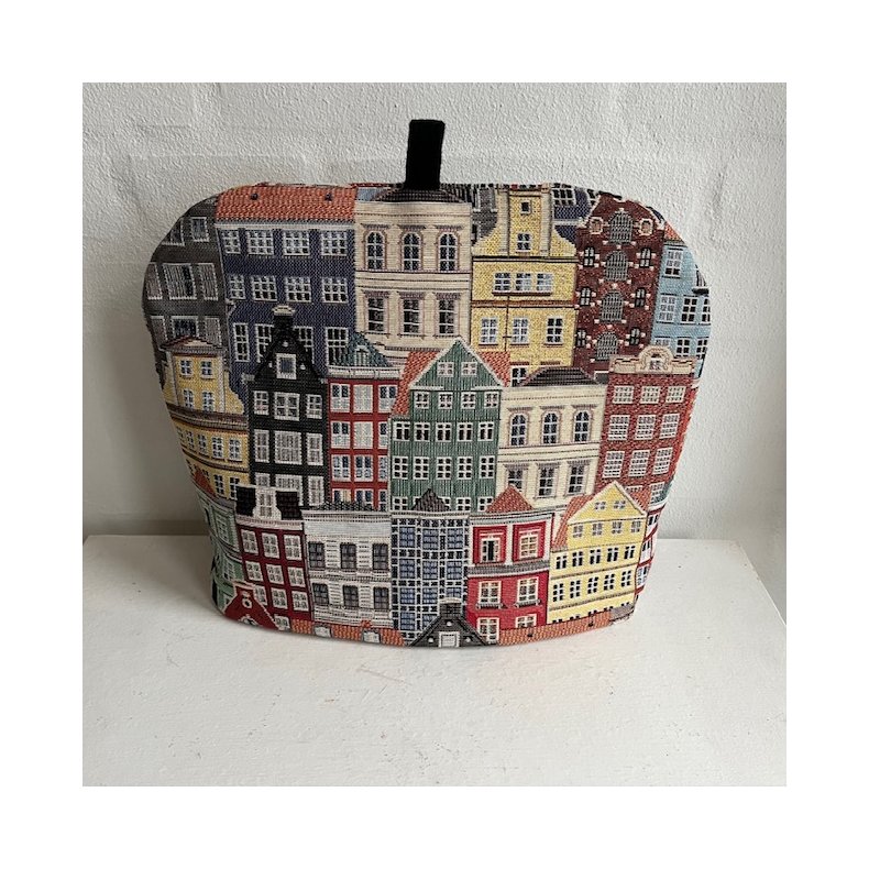 Teh�tte , tevarmer i gobelin med motiver af forskellige farvestr�lende byhuse.