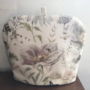 Tehtte / tevarmer i lyst kologisk bomuld med blomster og insekter.