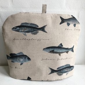  Teh�tte / tevarmer i lyst/beige stof med motiver af forskellige fisk.