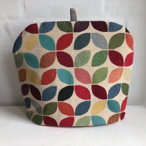 Teh�tte i gobelin med retro m�nster med blade i mange farver.