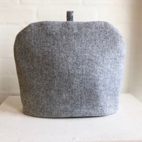 Tehtte i lys gr uld bde udvendig og indvendig.