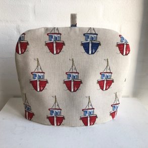 Tehtte / tevarmer i beige lyst stof med sm fiskekuttere.