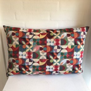 Pude/ sofapude /designpude i gobelin med retro m�nster med firkanter.